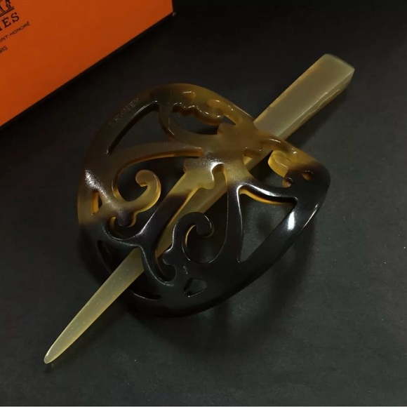 Hermes Buffalo Horn Rocaille Hair Accessory - Picture 1 of 8